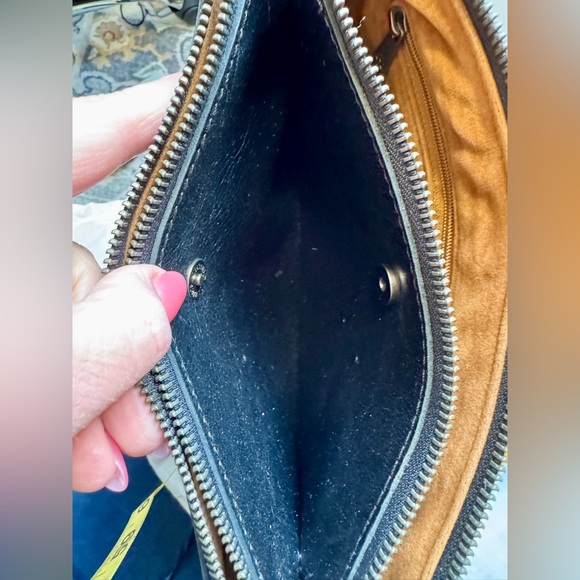 🛑SOLD🛑 Patricia Nash Black Leather Shoulder Bag with Chain Strap - Picture 9 of 15